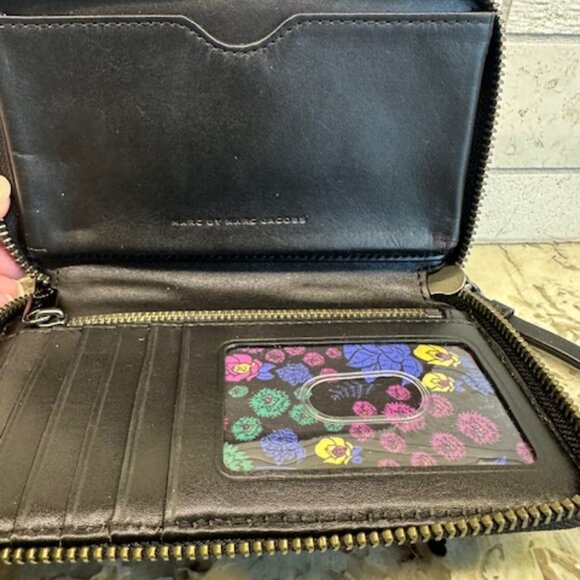 Marc by Marc Jacobs Alice in Wonderland Googly Eye Zip Wallet - Picture 4 of 7